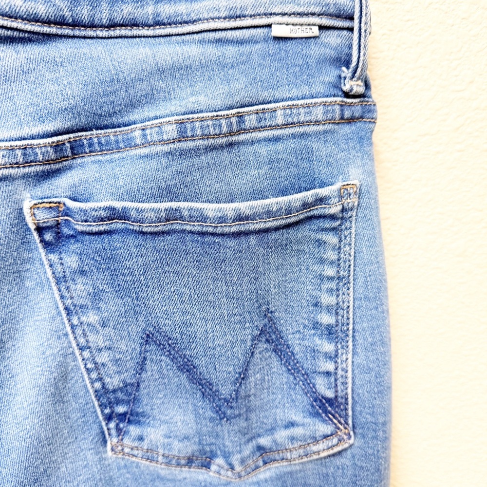 MOTHER The Weekender Fray Jeans Meet Cute 34 - Picture 4 of 9